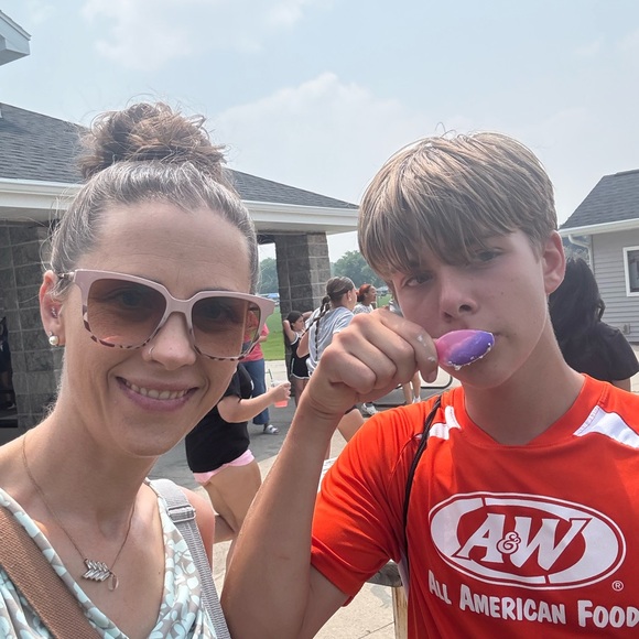 💝Hi, I’m Rachel! Happy Poshing💝 - Picture 7 of 16